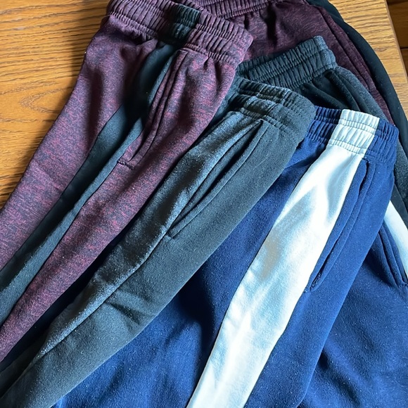 Men Fleece Short Set of 3 - gently used condition - L - Large - 20” Length - Picture 3 of 4